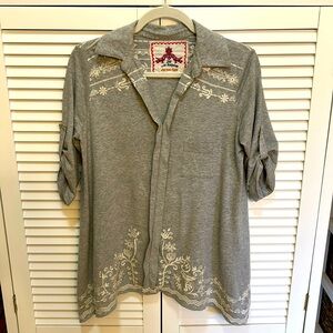 JW Los Angeles grey and white top